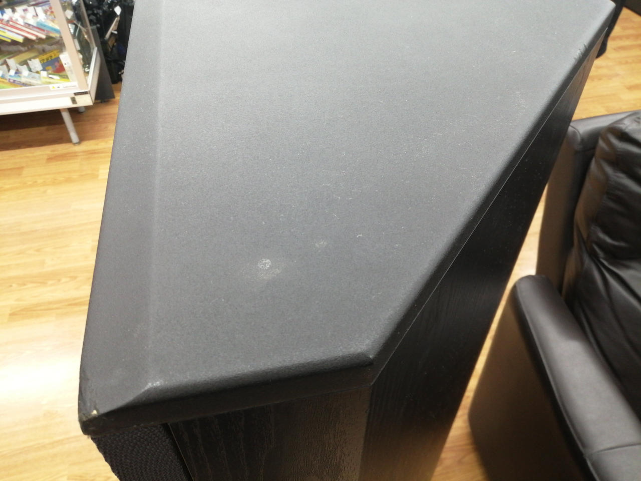 左下つぶれたような箇所あり、軽い打痕あり