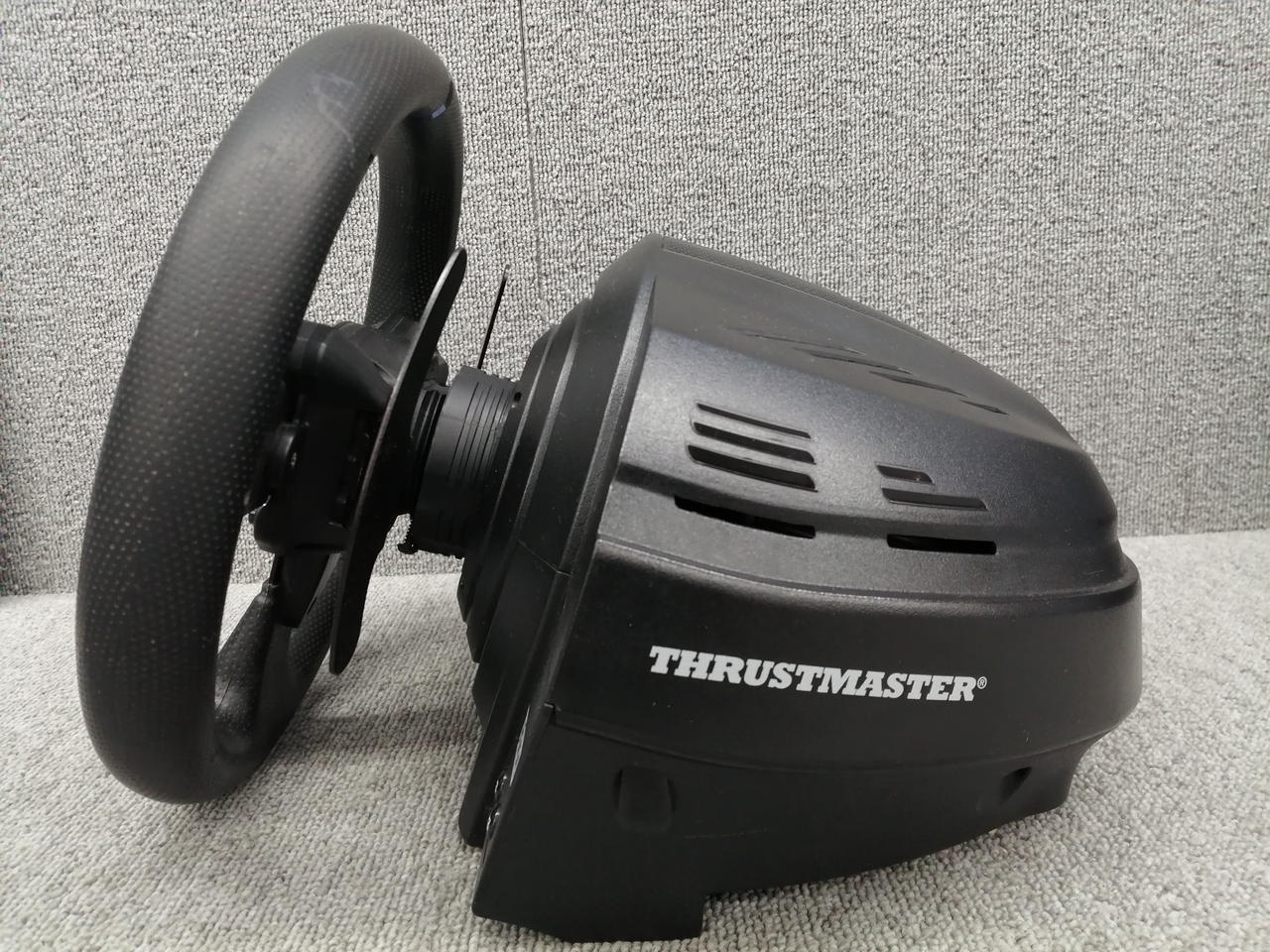 【極美品】T300RS スラストマスター Amazon.co.jp: 【Ferrari 公式ライセンス商品】Thrustmaster