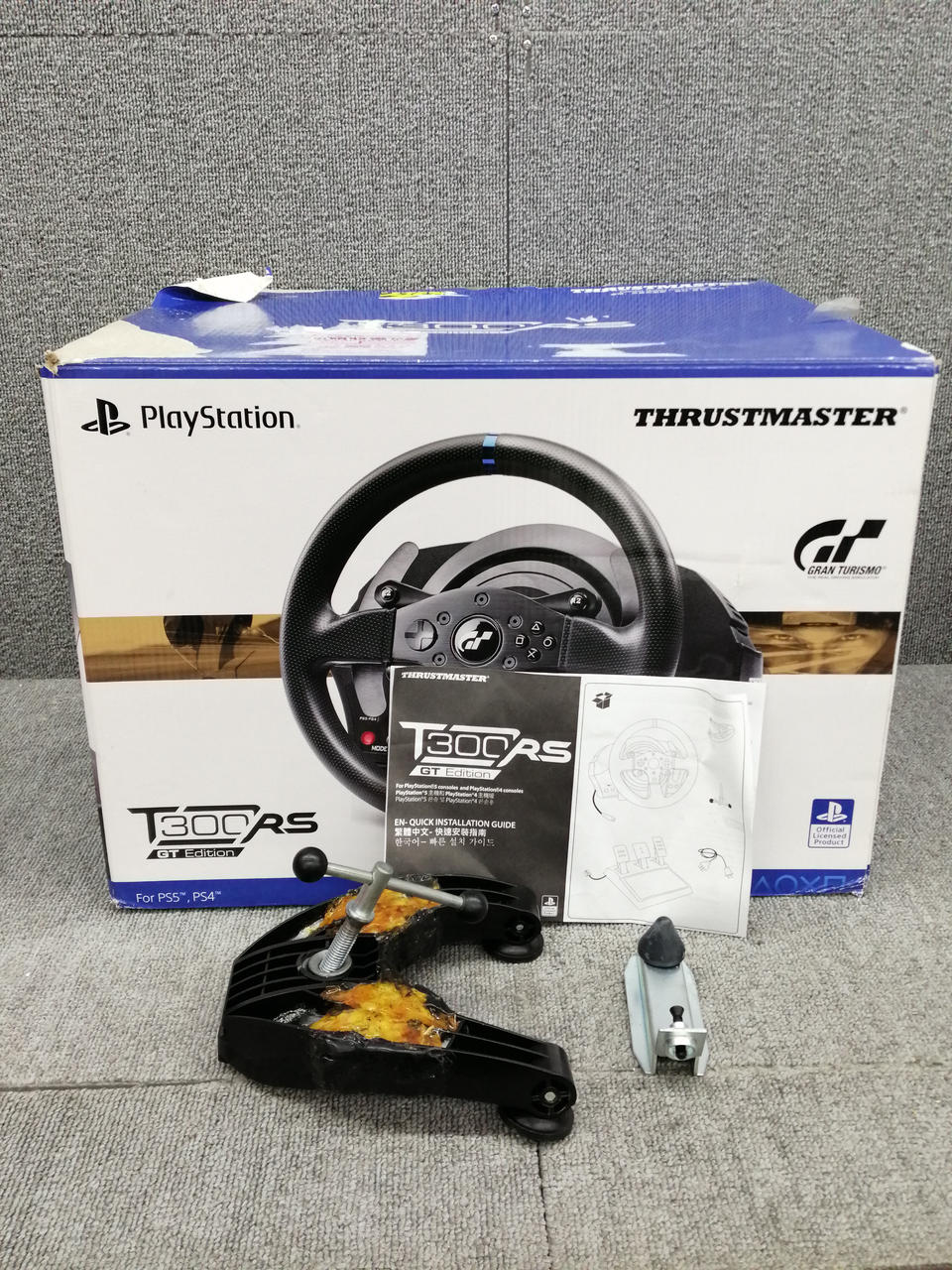 スラストマスター(THRUSTMASTER)|ステアリングコントローラ