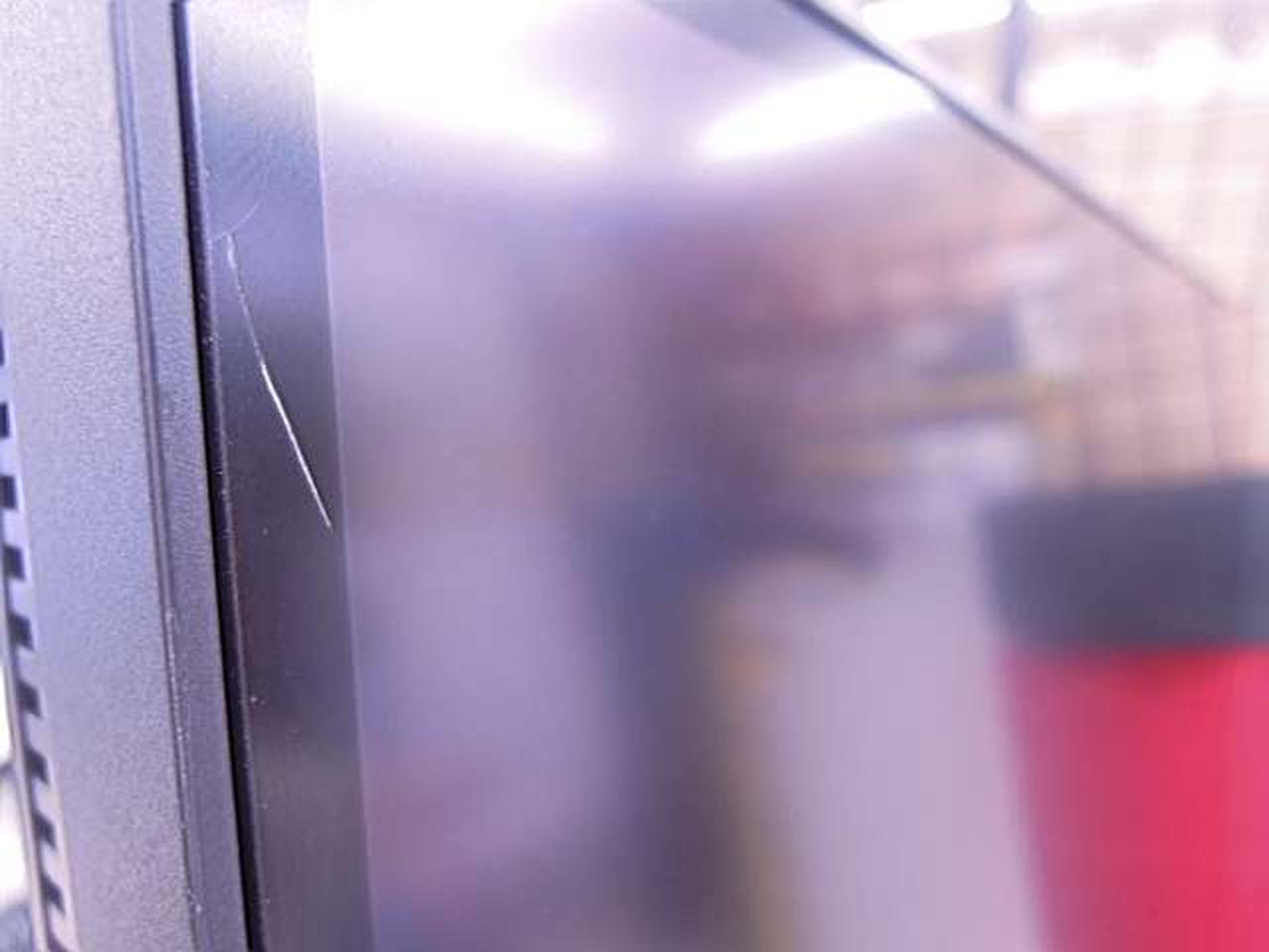 液晶左、キズ箇所です