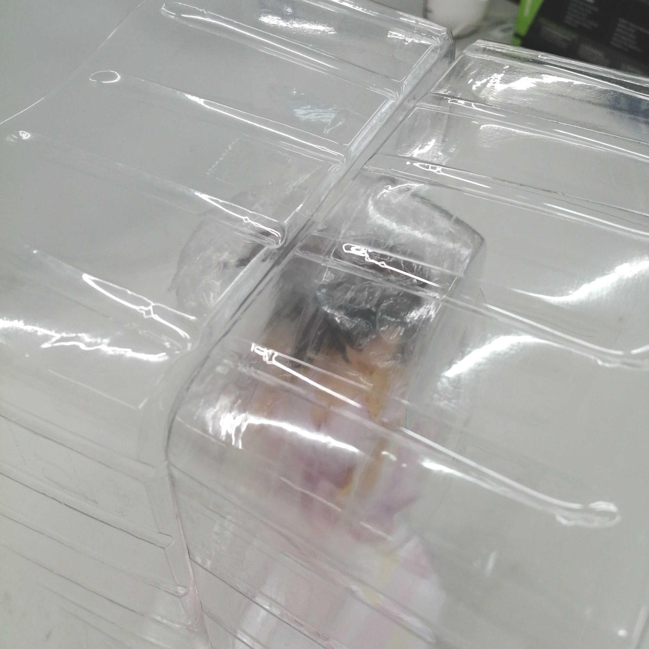 内側テープ剥がれている様子はございません