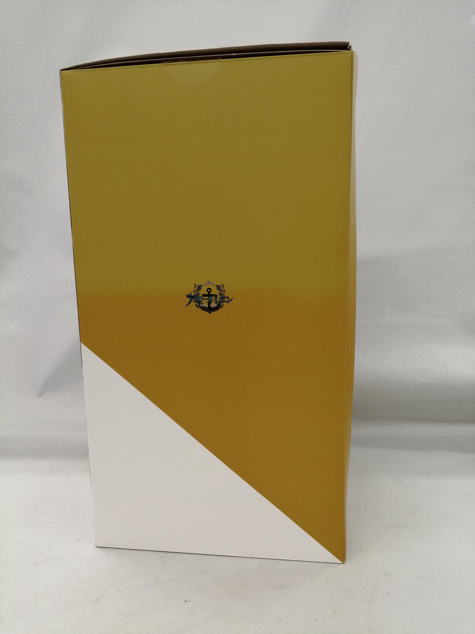 箱側面の一部が日焼けしています