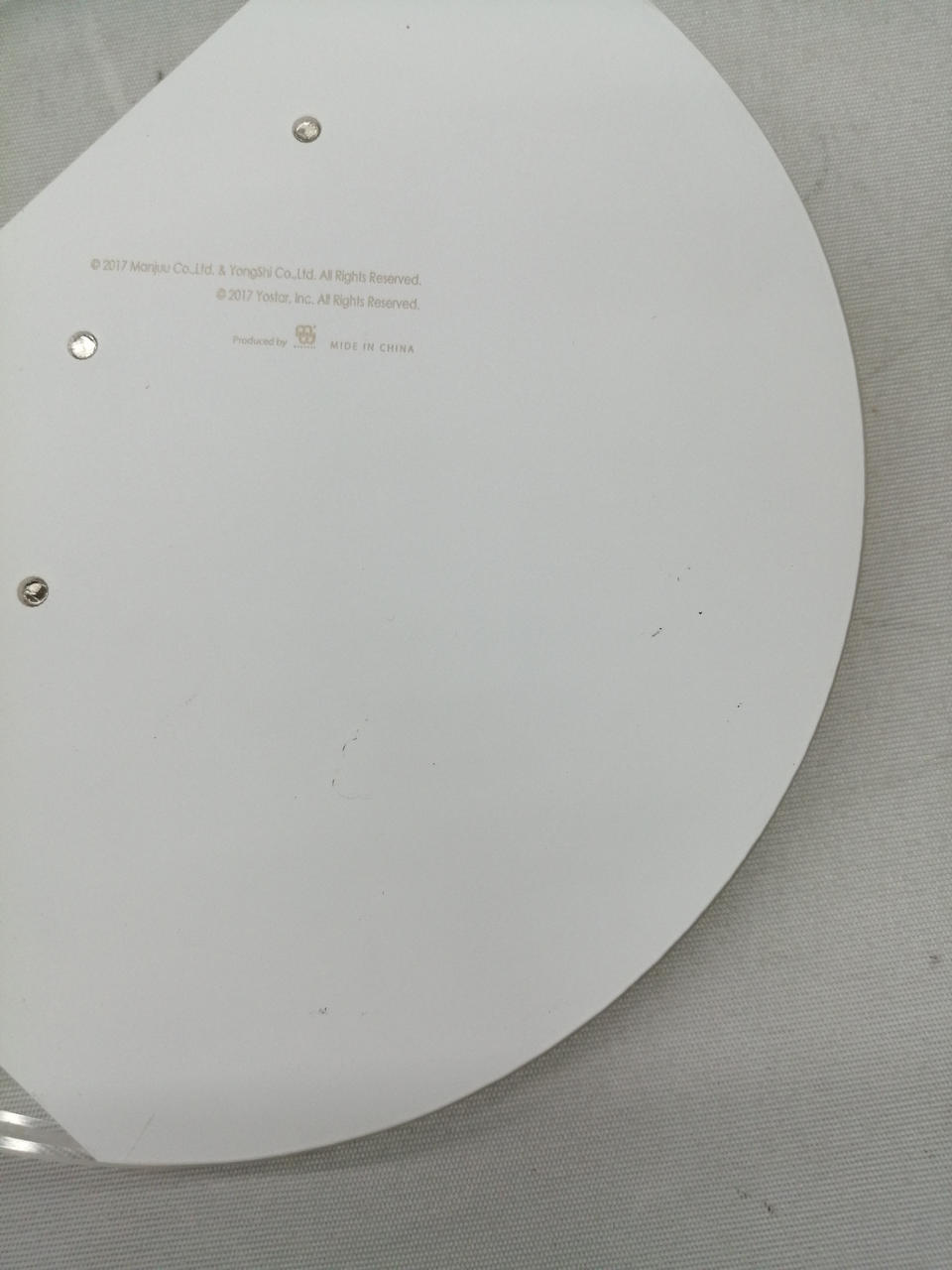 台座裏に傷があります