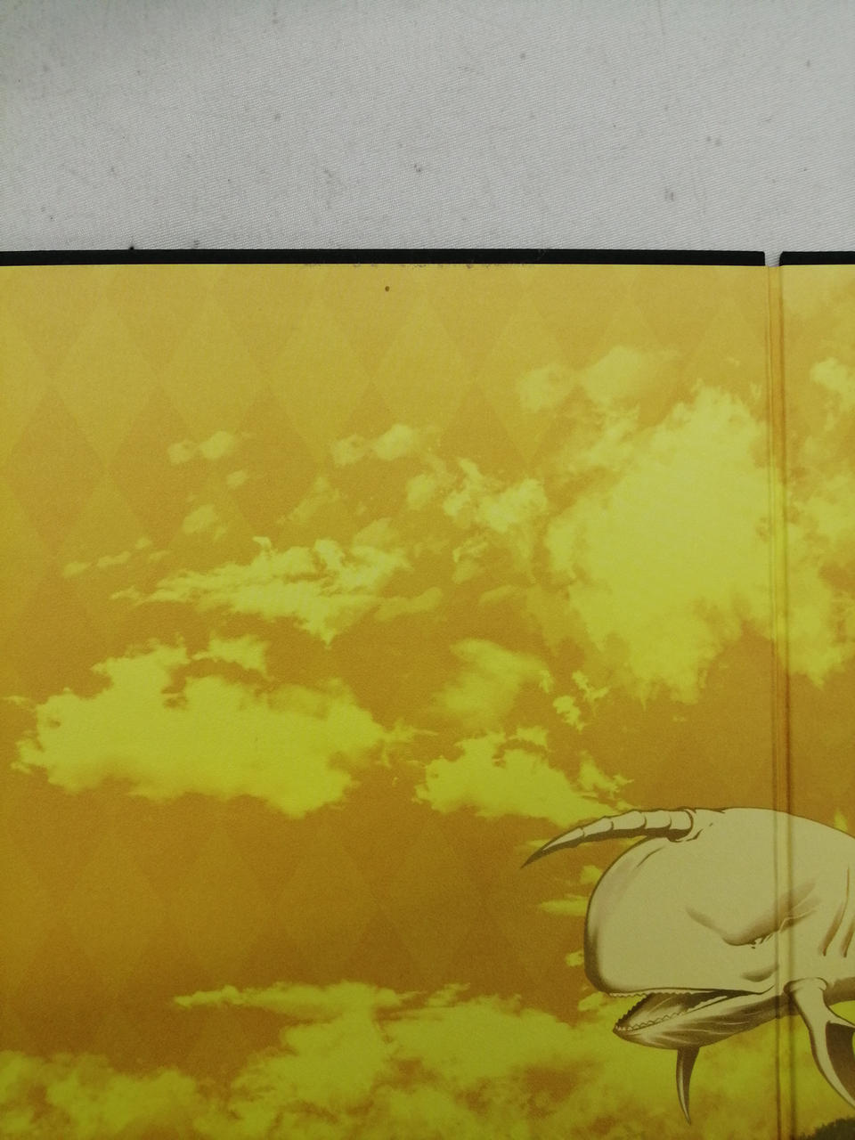 屏風上部に汚れあり