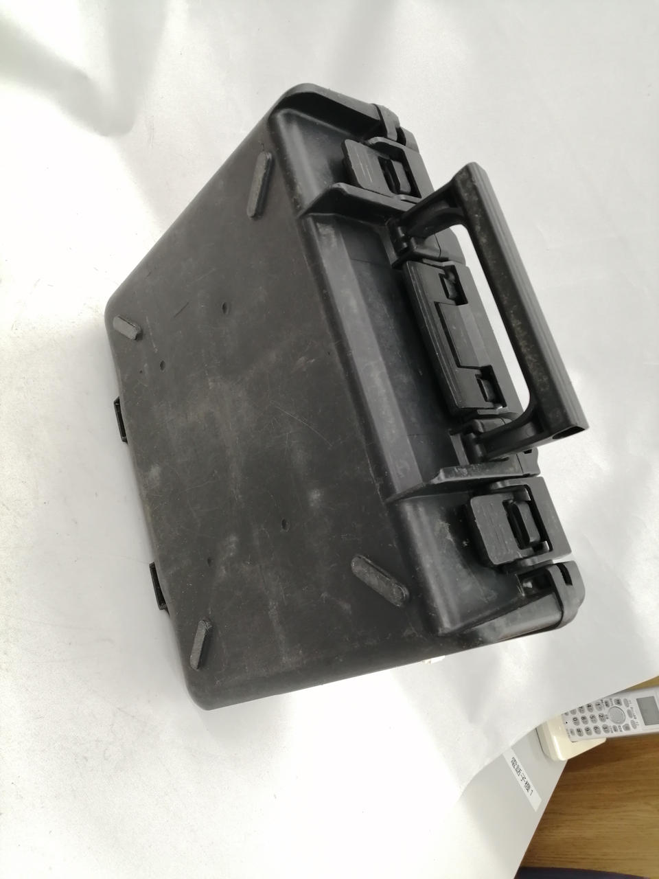 ケースは全体的にキズ・ヨゴレがあります。