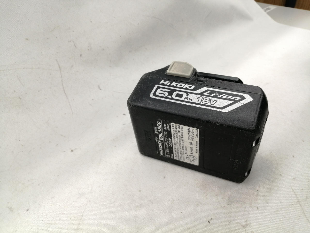 バッテリー全体的にキズ・ヨゴレあります。