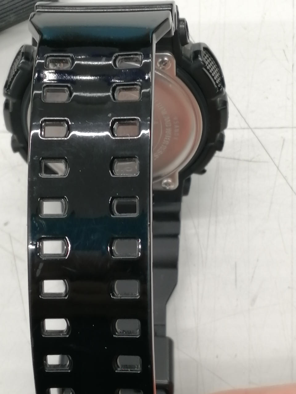 バンドに使用感があります。