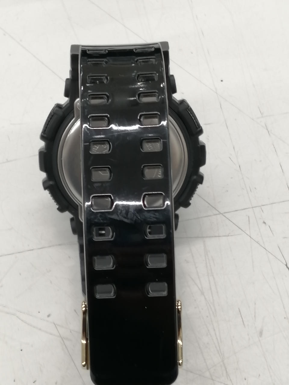 バンドに使用感があります。