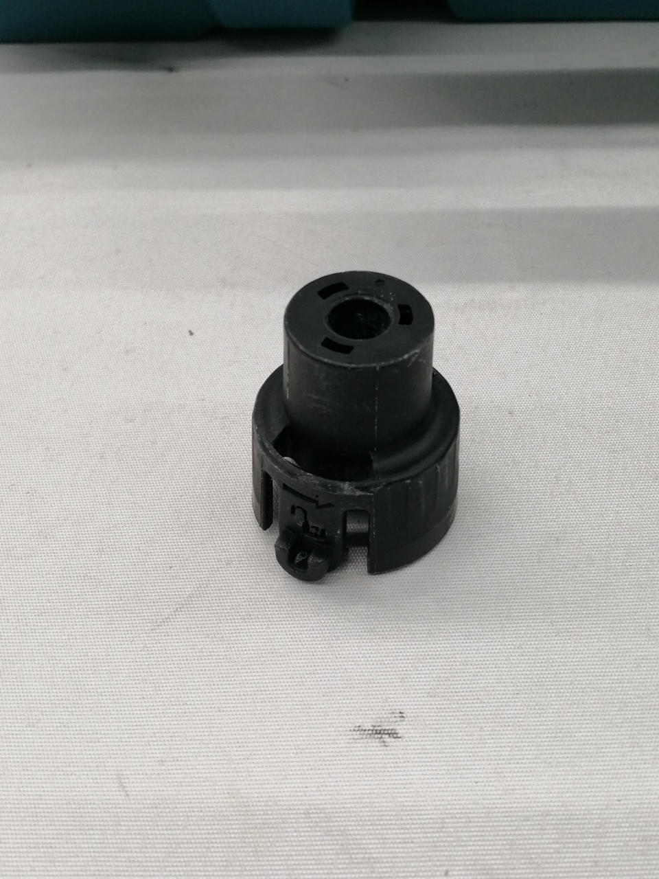 付属部品にキズがあります。