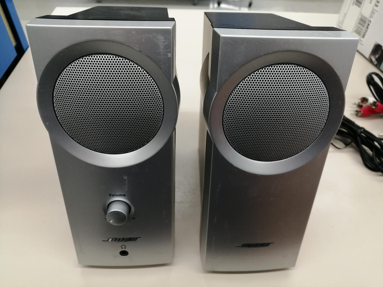 前面に傷があります。