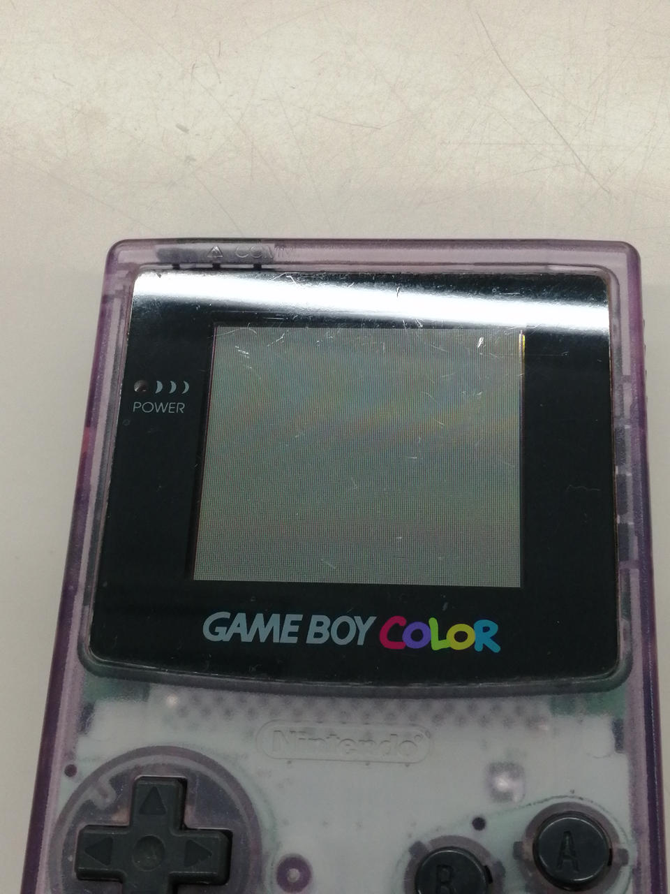 画面に全体的にキズがあります。