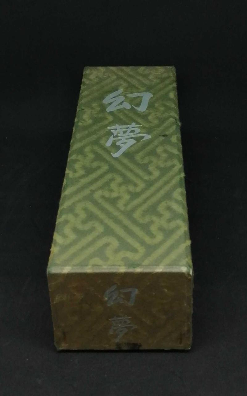 箱にキズ、汚れあります。