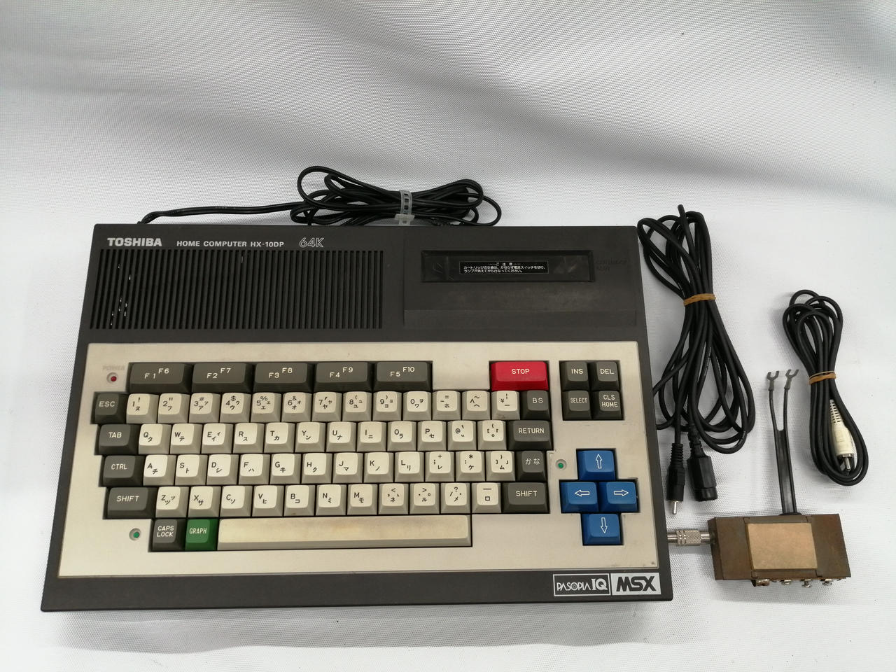 キーボード、全体的に黄ばみあり