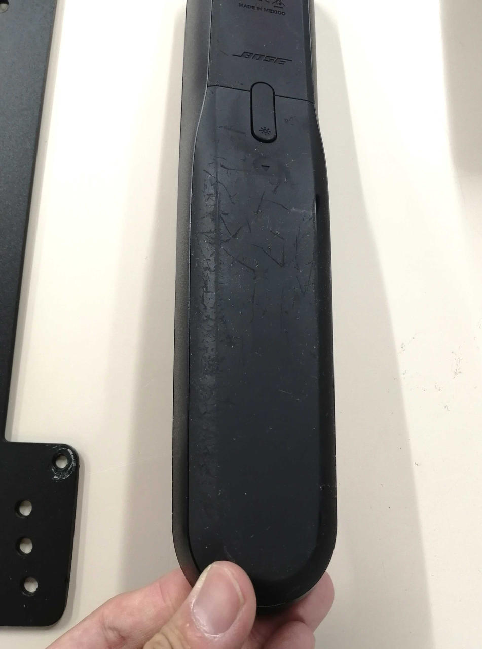背面ベタつきは少しだけですが使用感有り