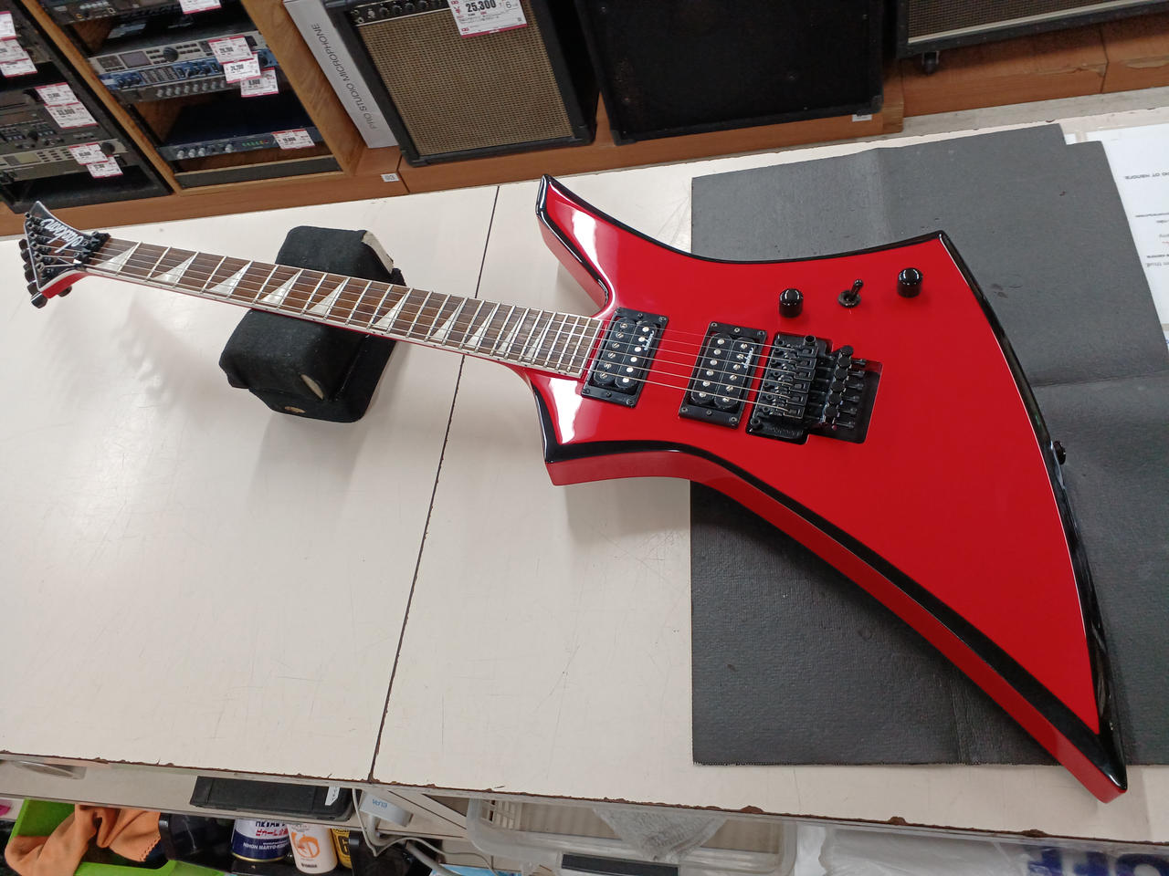 Jackson エレキギター ギターケース付 Jackson® Dinky®/Soloist™ Foam Core Case – Jacksonguitars.com