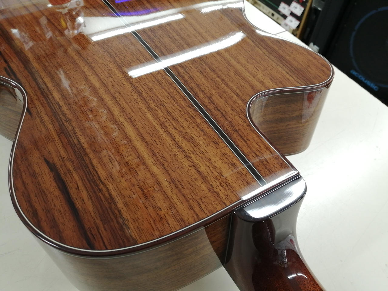 KAWAKAMI GUITARS 型番：OMC-3S アコースティックギター