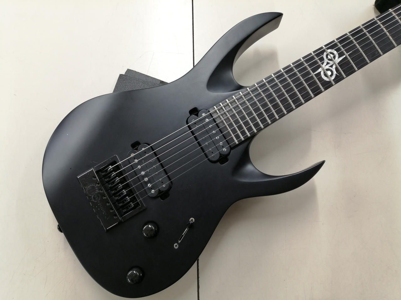 Solar guitar A1.6 C Evertune エレキギター 黒 中古