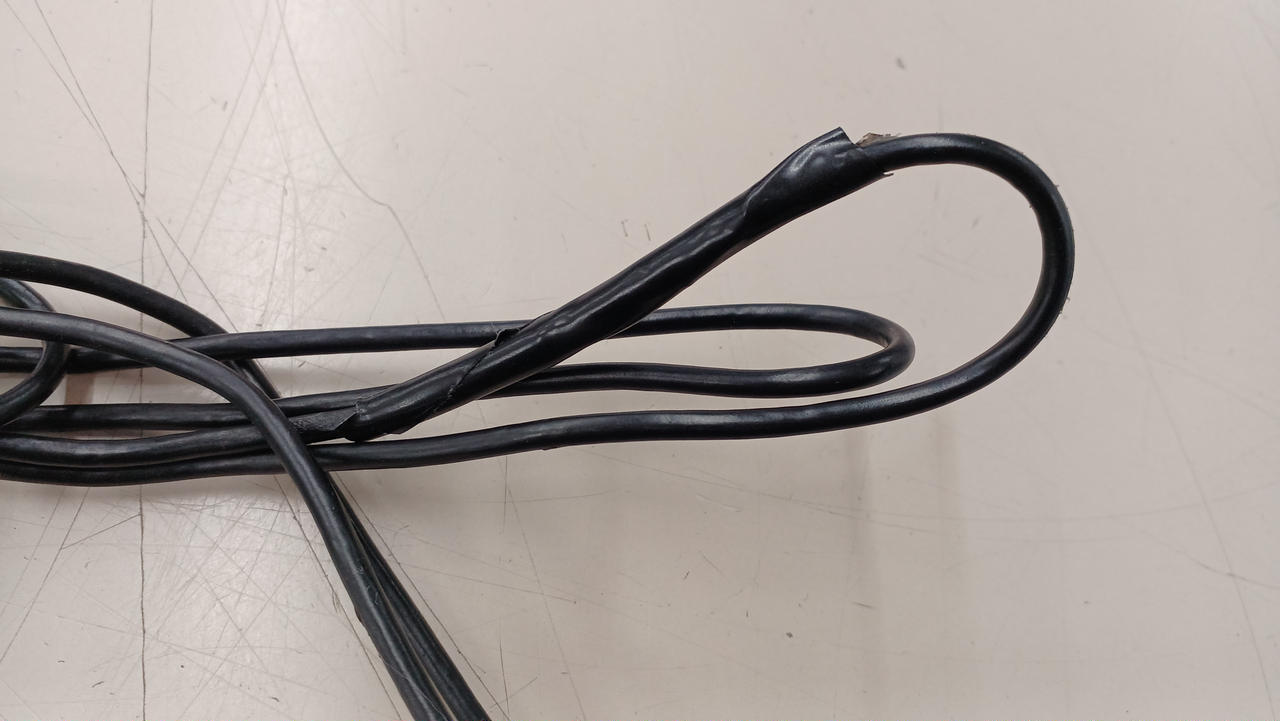 ACアダプター補修跡有り