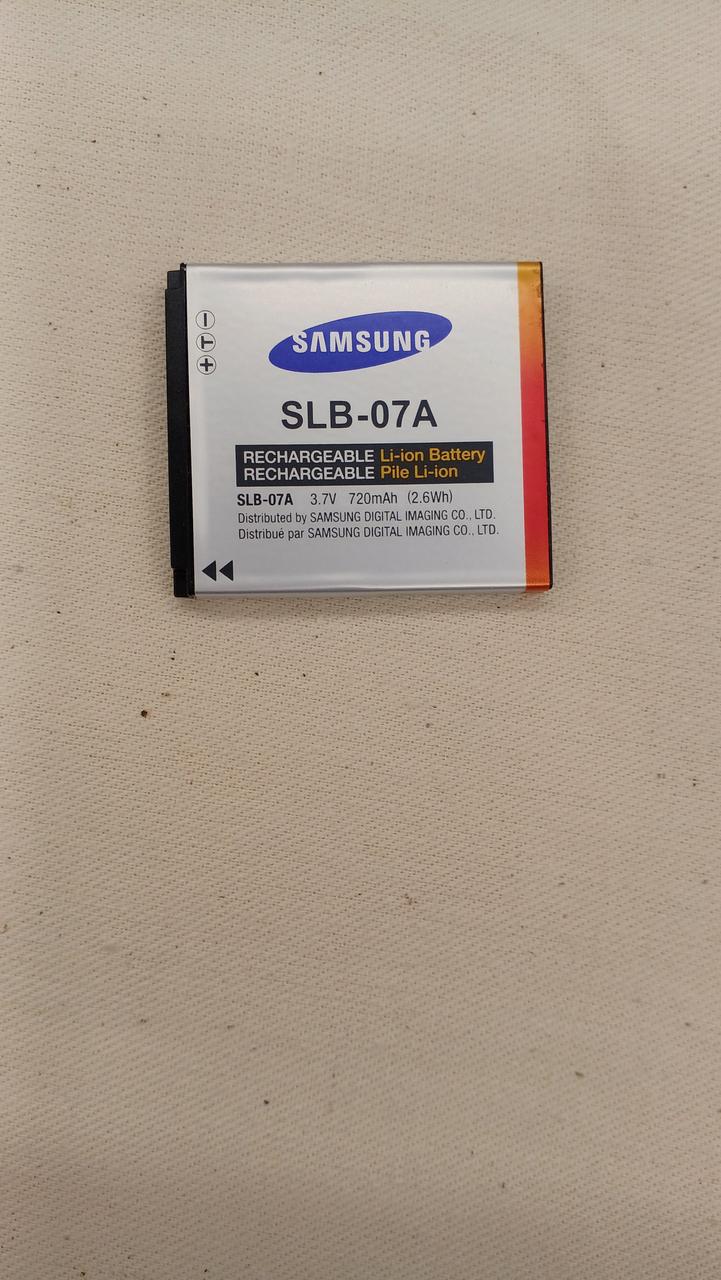 付属品はバッテリーのみ