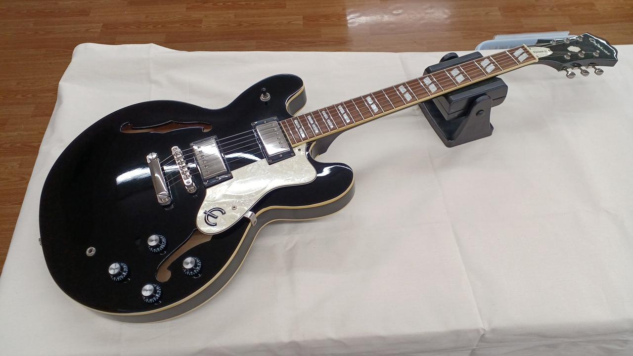 エピフォン　セミアコ Amazon | Epiphone エピフォン セミアコギター Dot VS