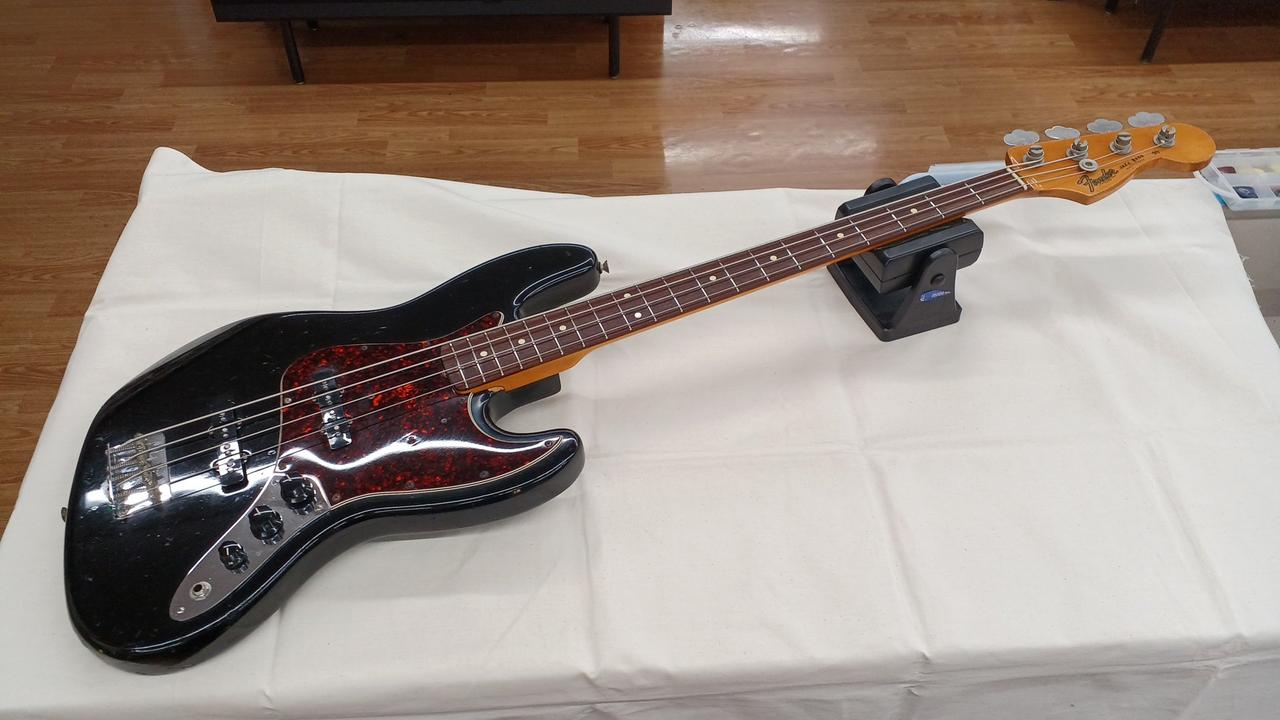 Fender USA ハードケース ベース用 プレベ・ジャズベ対応 ブラック Fender ベース用ハードケースジャズべプレベ