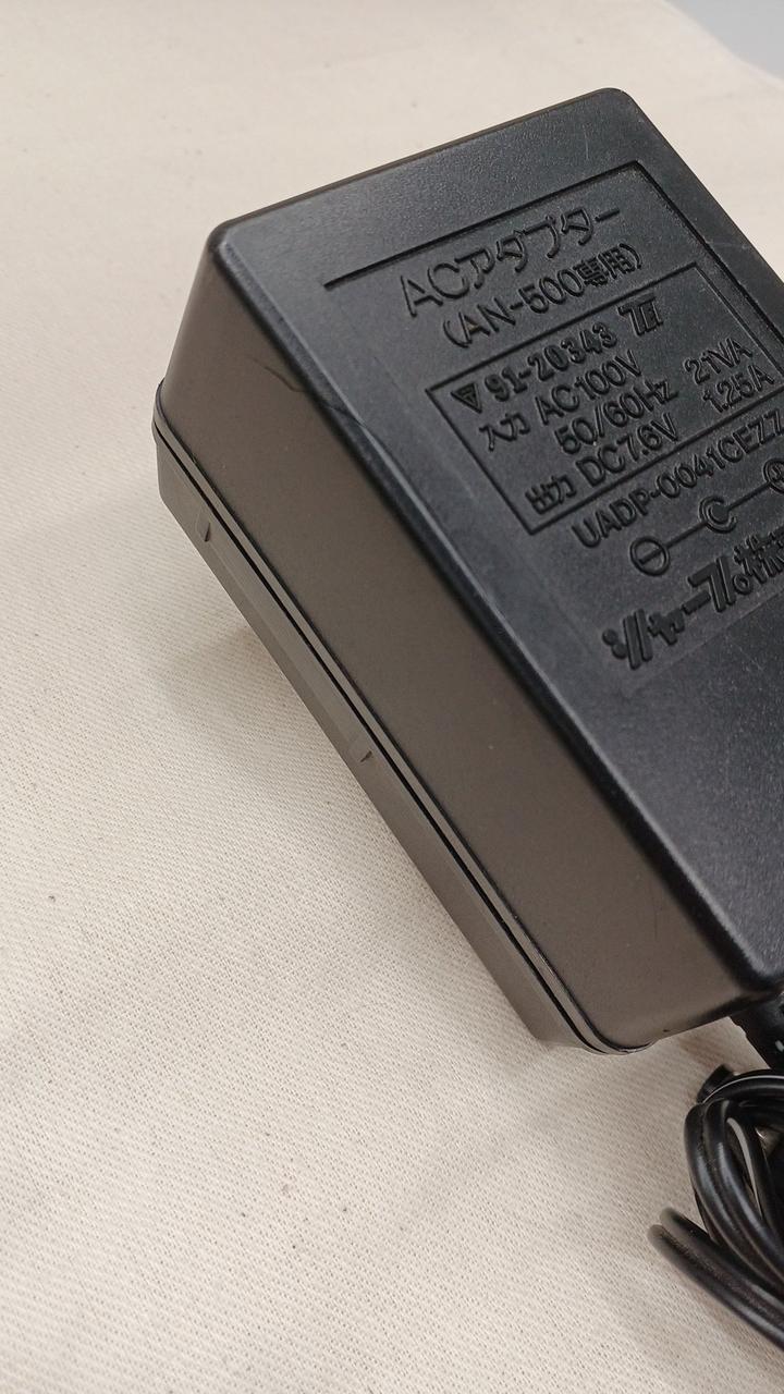 アダプタに亀裂あります