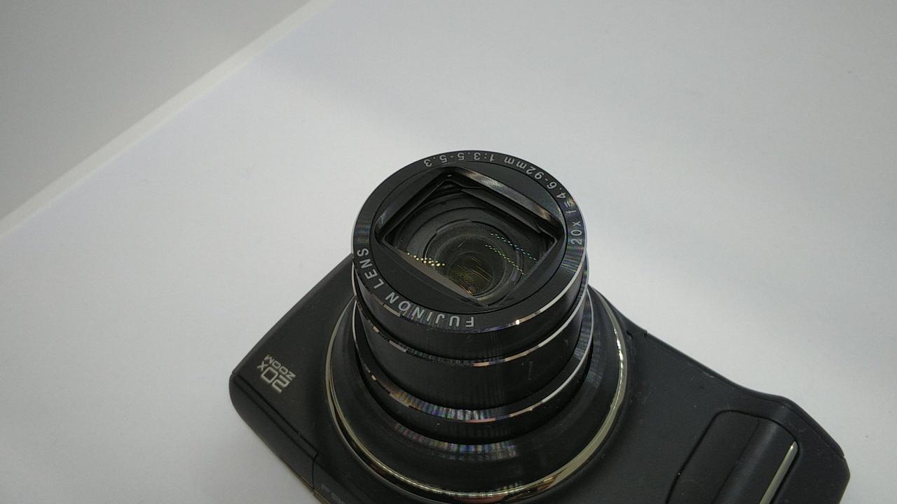 レンズ中央付近にキズ有り