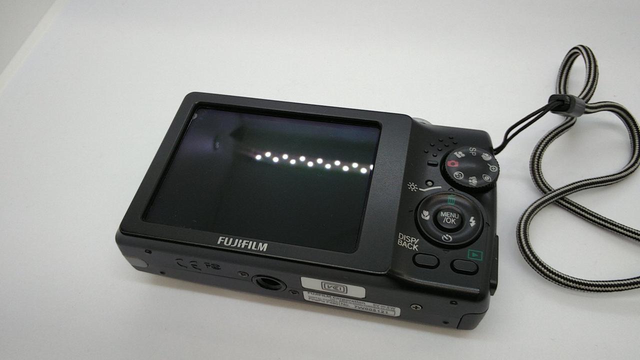 保護フィルムの剥がれからか気泡あります