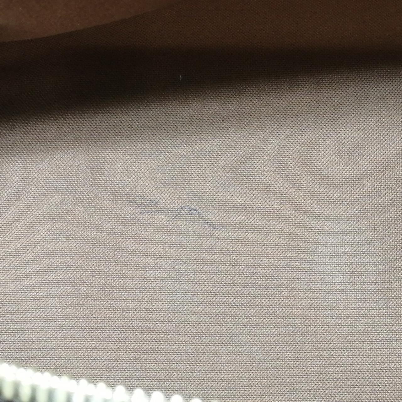 バック底面ペンで書いたような跡あります