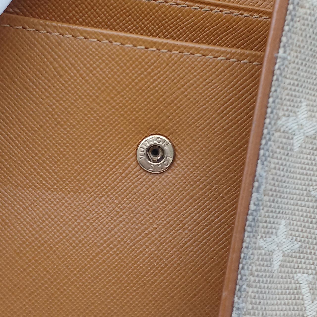 ホック破損してます。