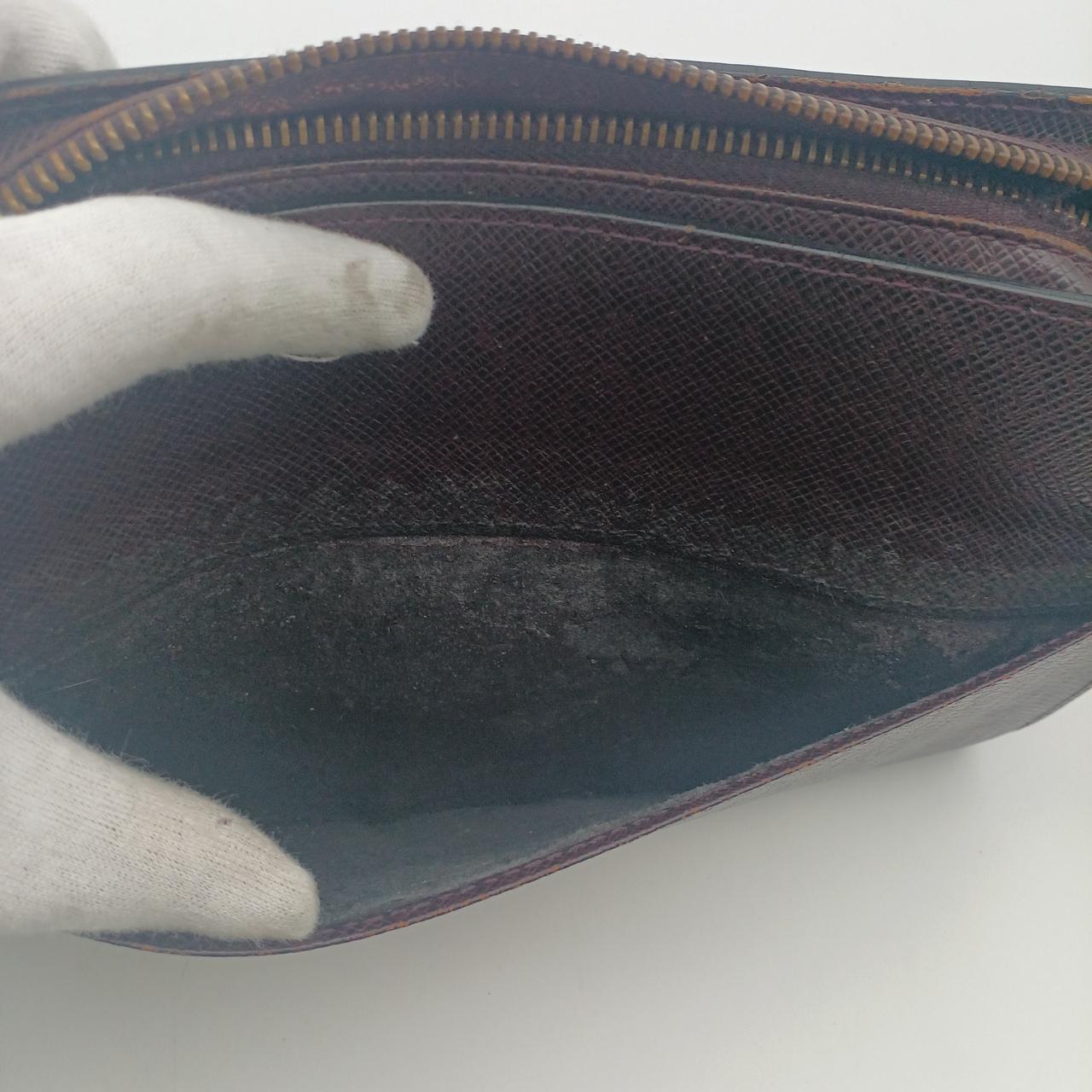 全体的に白く汚れ有り