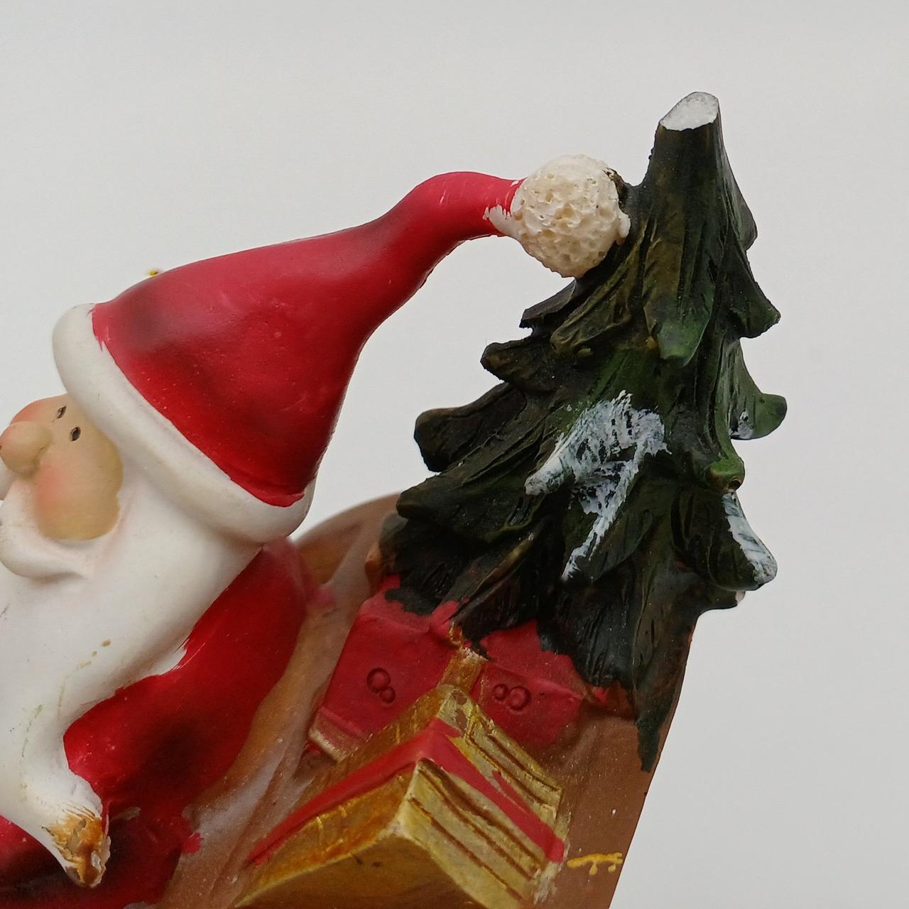 クリスマスツリーの先っぽ折れてます。