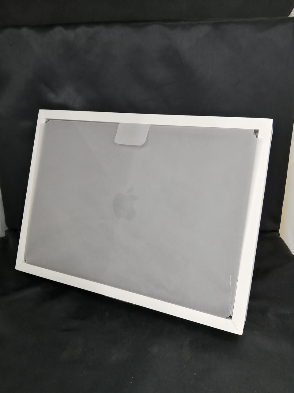 Appleアップル　パソコン 13.3インチMacBook Air [整備済製品] 8コアCPUと7コアGPUを搭載