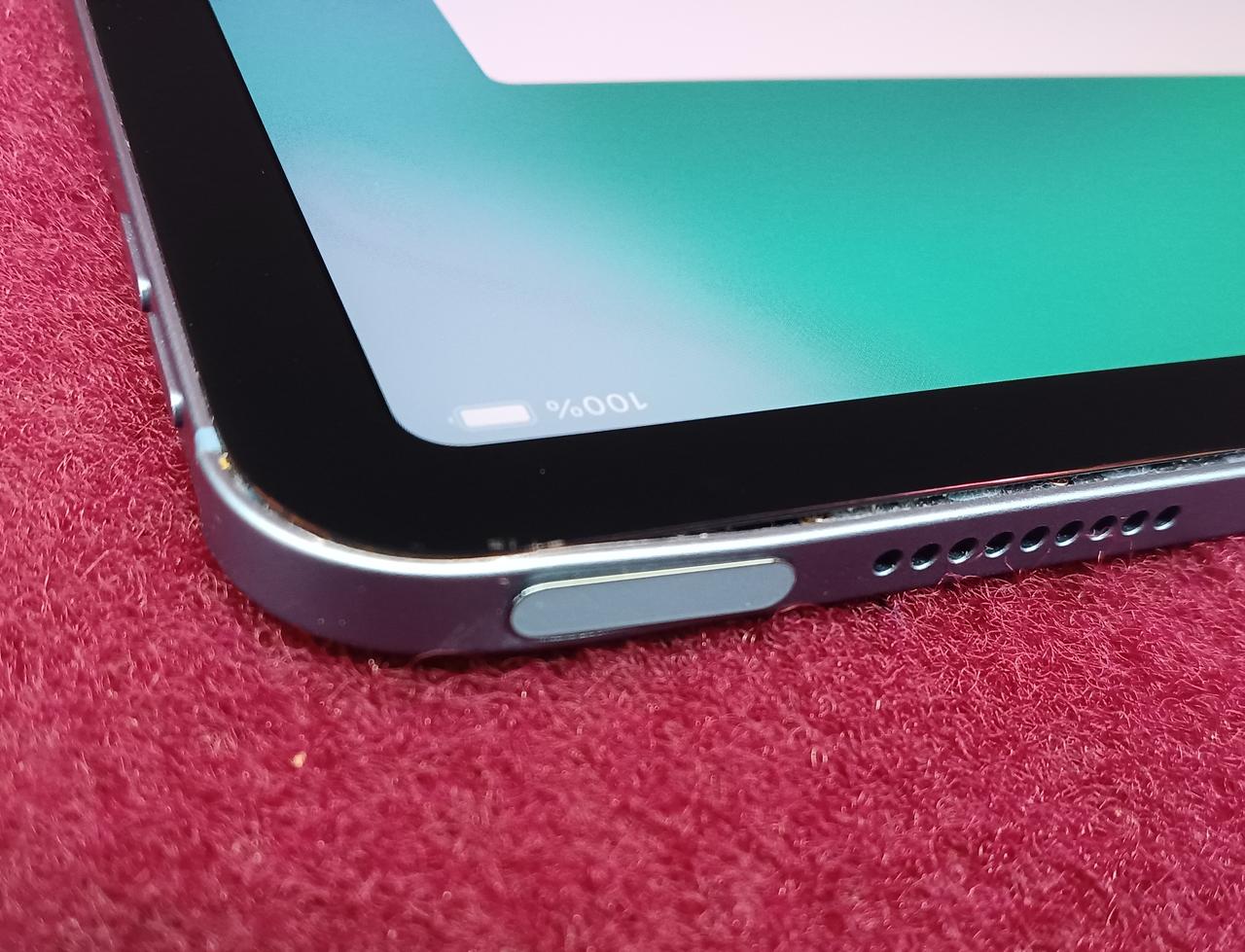 電源ボタン陥没・目立つ打痕あります