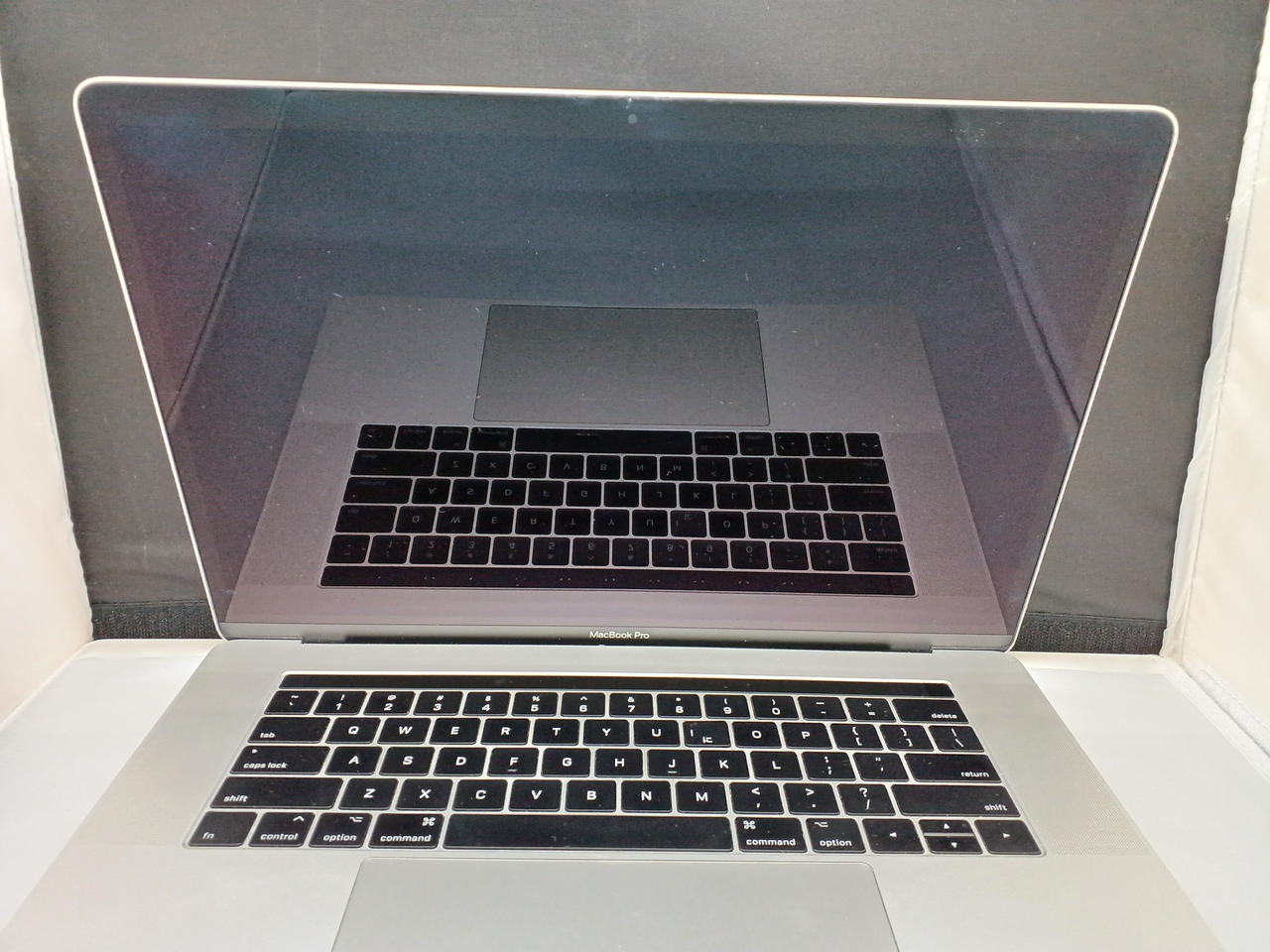 o*s様 MacBook Pro 2017 一部ジャンクにて… アップルコンピュータジャパン(APPLE)|【ジャンク】MACBOOK Pro 2017