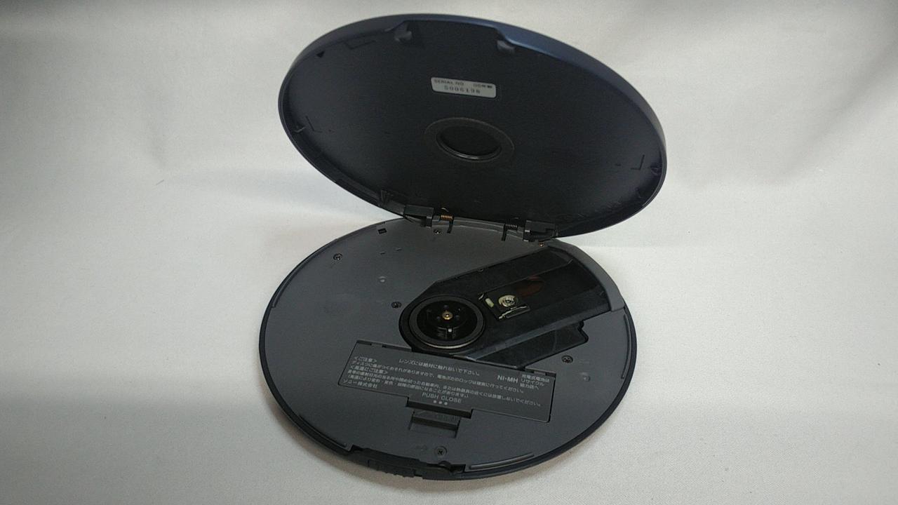 ソニー CDウォークマン D-NE830 SONY D-NE830 CD Walkman Portable CD Player MP3 silver tested