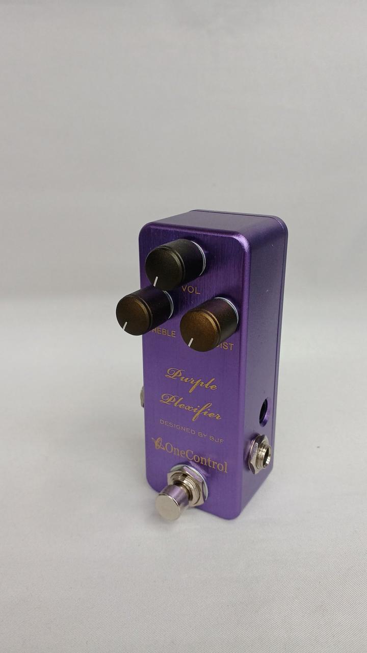 以降25年11月現在の写真。若干日焼け有