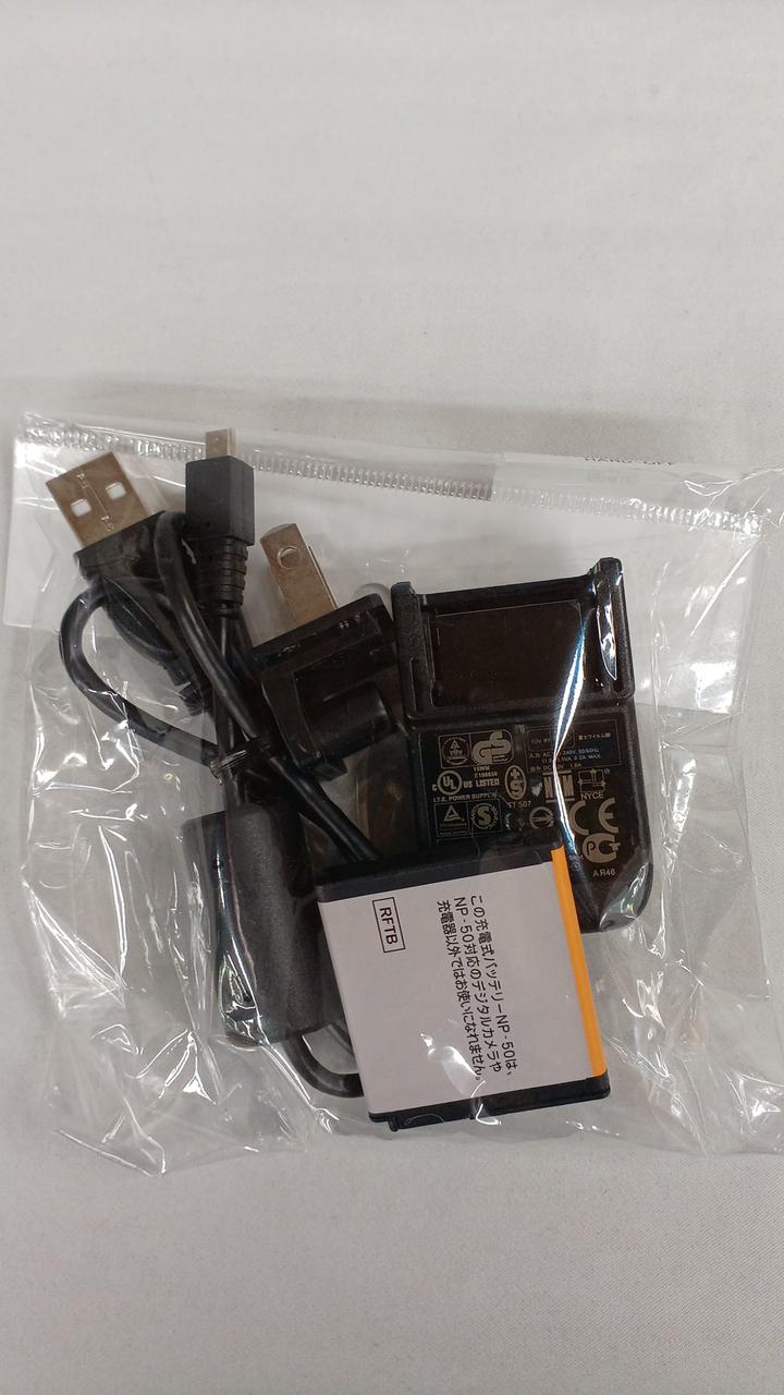 バッテリー、USBケーブル、アダプター