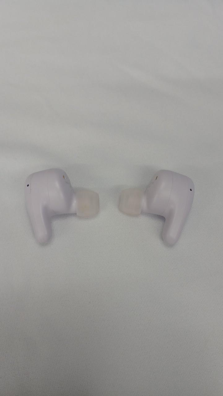 イヤホン本体裏面