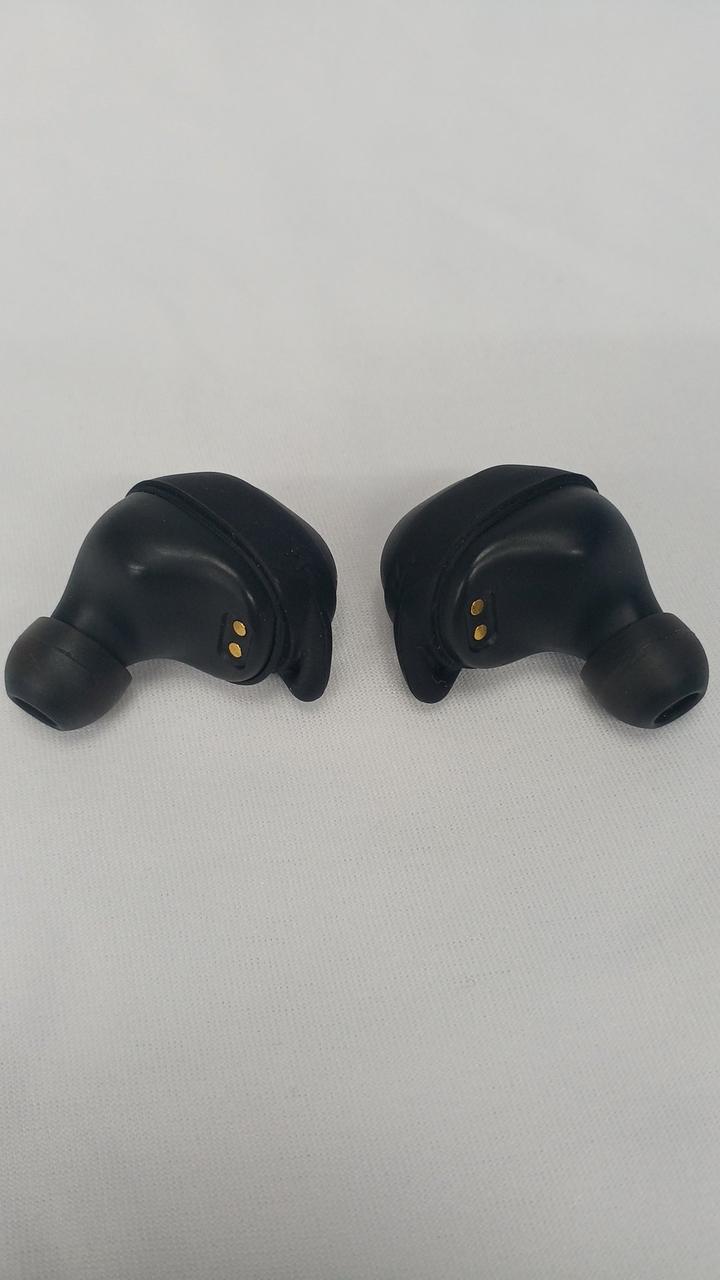 イヤホン本体裏面