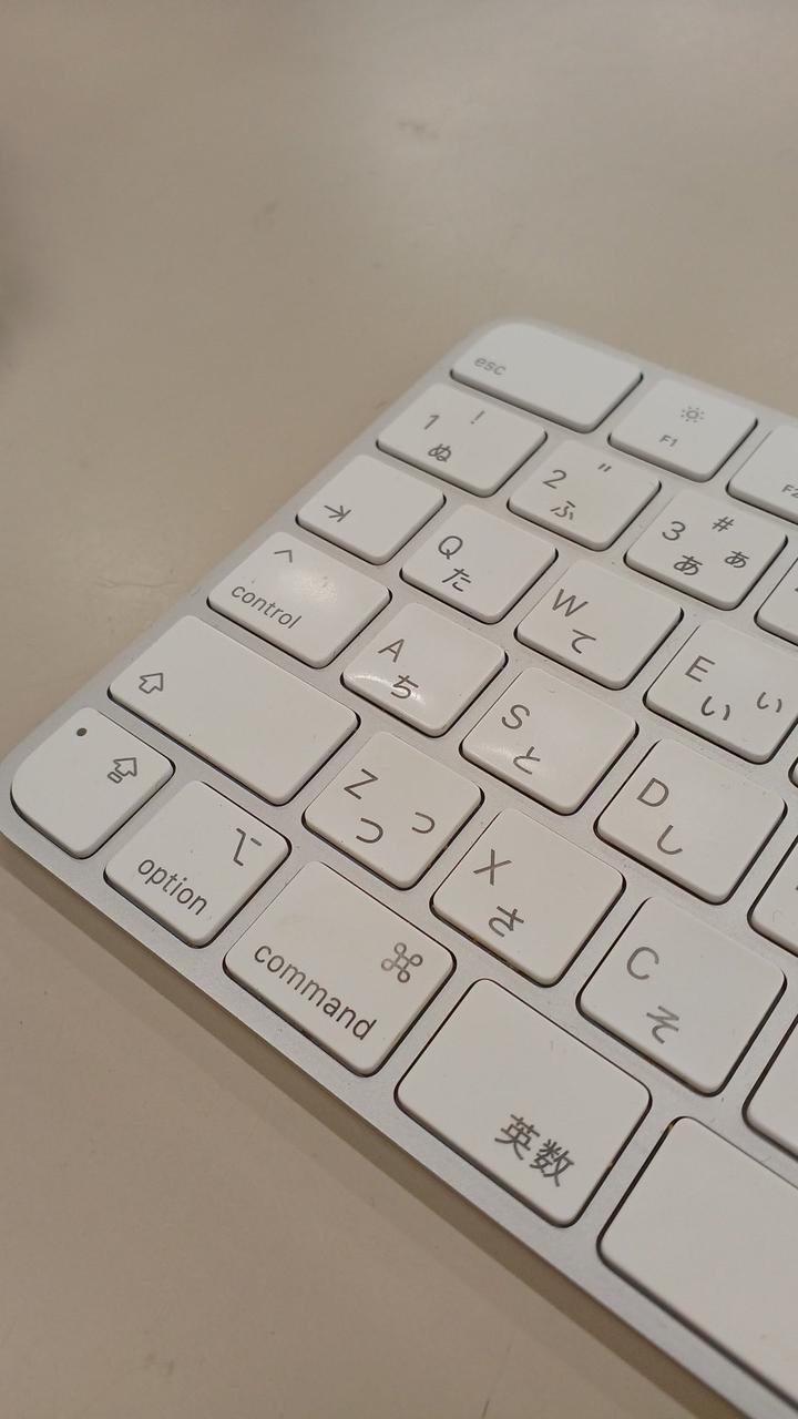 わずかにヨゴレございます。