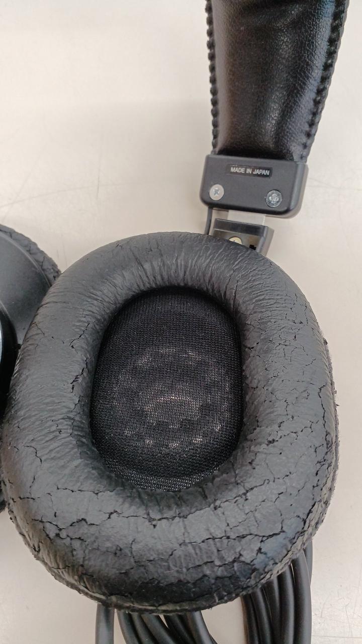 耳当て部分かなり消耗しております。