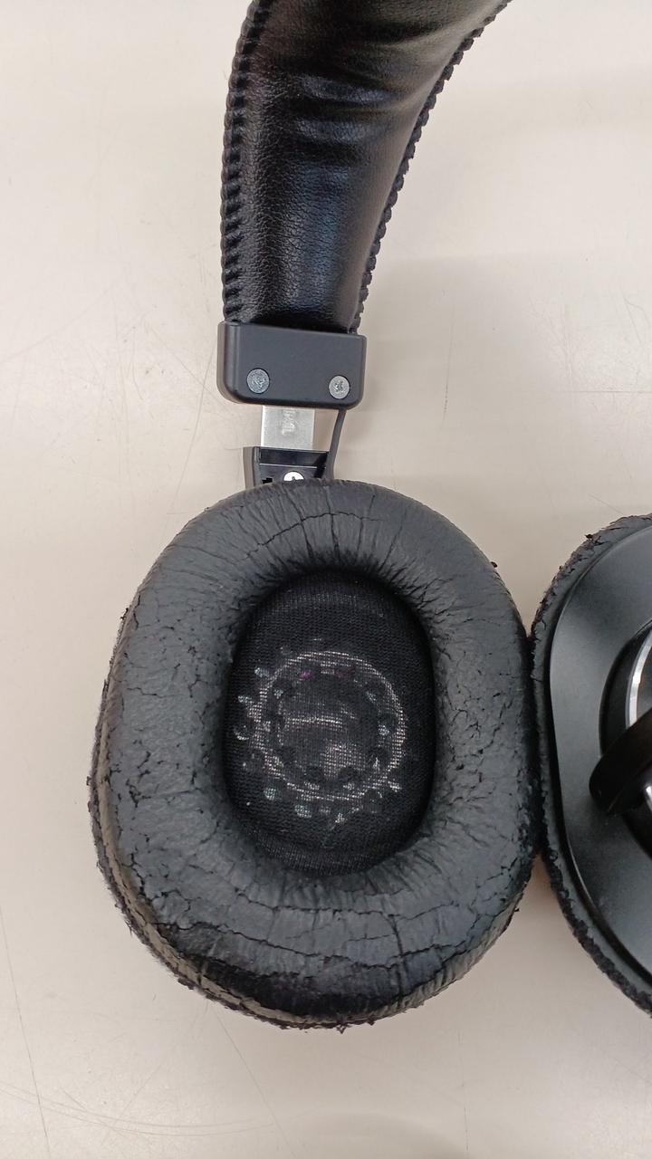 耳当て部分かなり消耗しております。