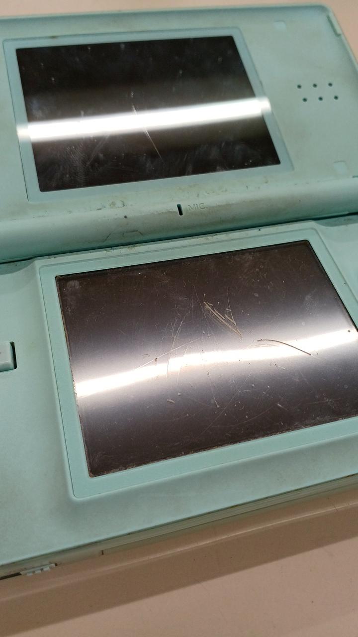 画面キズございます