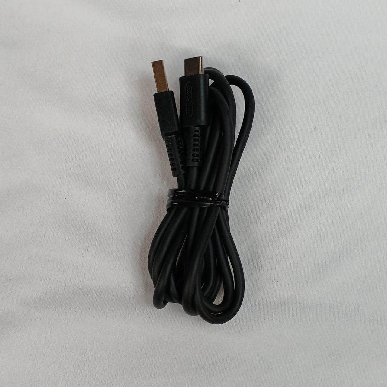 付属品：充電ケーブル