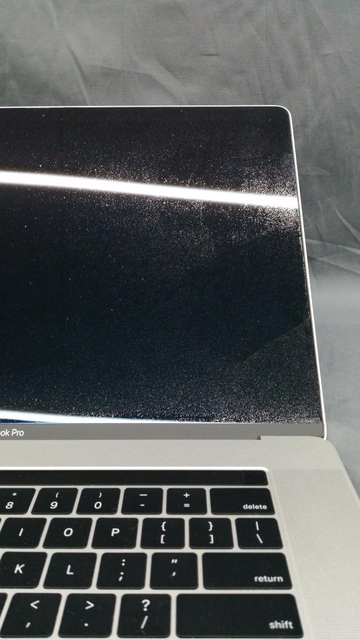 右側です。左に比べて状態悪いです