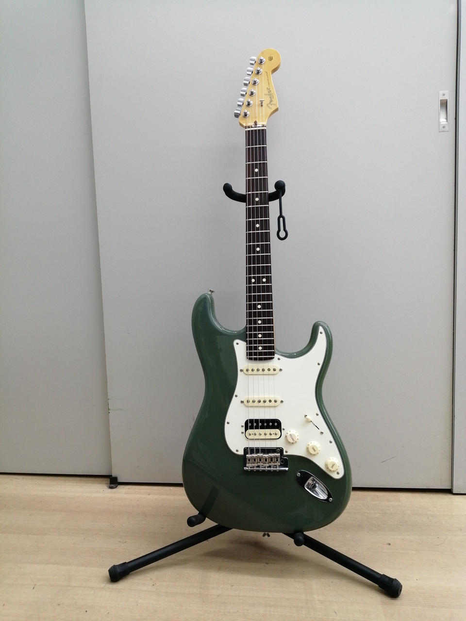 FENDER USA 型番：PROFESSIONAL　ストラトＨＳＳ エレキギター