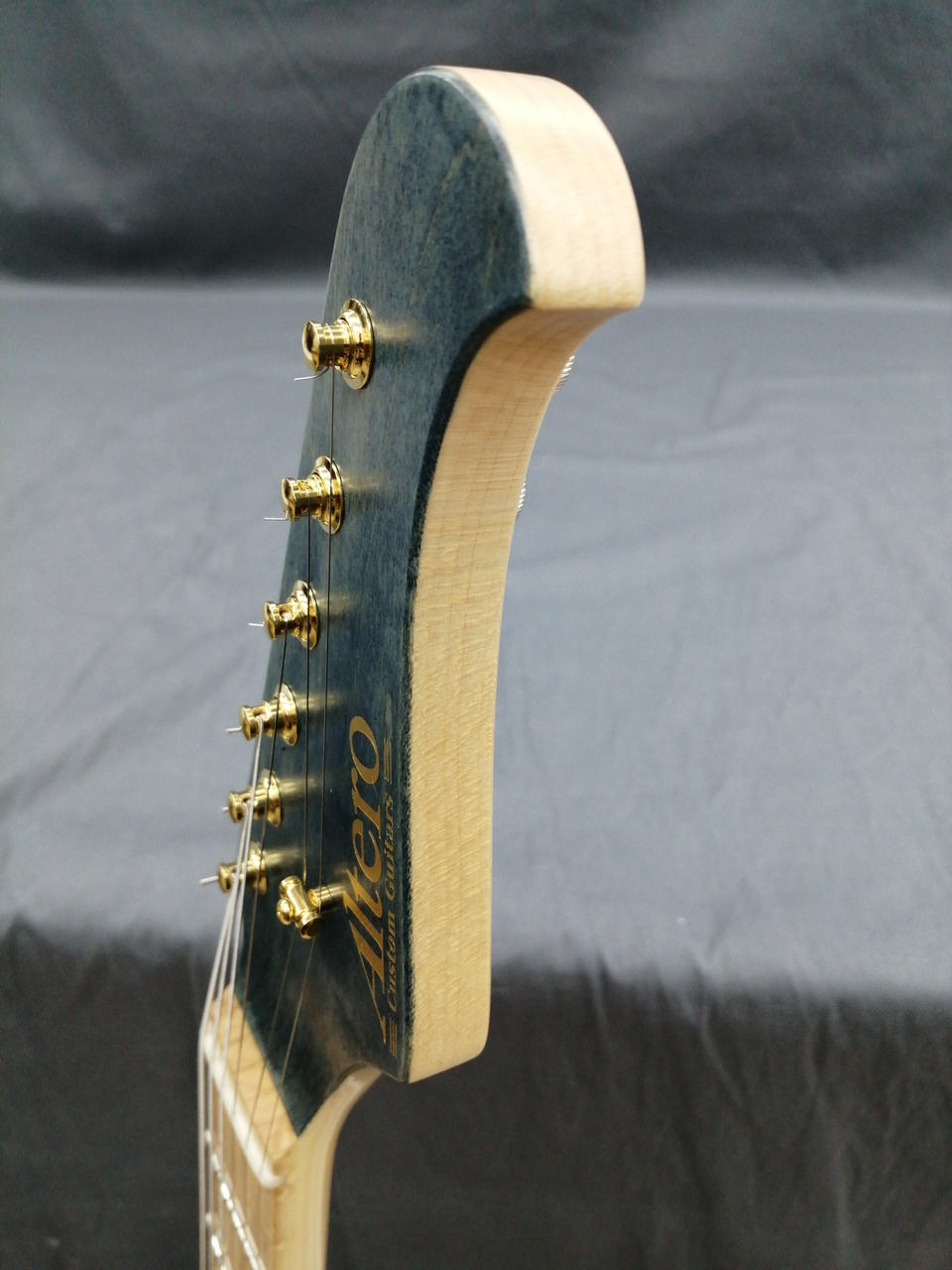 Altero Custom Guitars Mag シリアル1桁 Altero Custom Guitars Mag