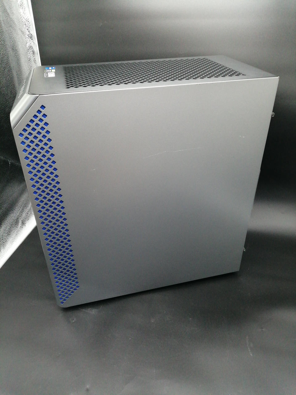 見えにくいですがキズあります