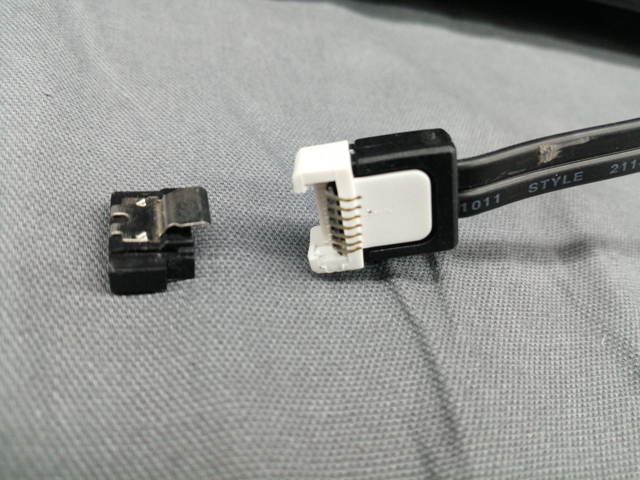 HDD通信ケーブル破損箇所